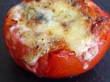 Tomates farcies aux oignons rouges et gratinées au Morbier
