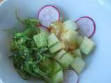Salade de concombre et algues wakamé, vinaigrettes aux anchois