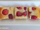 Brownies chocolat blanc et fraises (White chocolate brownies with strawberries)