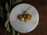 Confit garlic in olive oil // Ail confit à l'huile d'olive