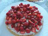 Gâteau génoise à la crème de mascarpone, aux fraises et framboises