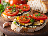 Bruschettas vegan : la recette estivale fondante et savoureuse, idéale pour vos soirs de flemme