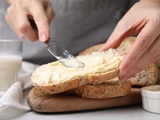 “Depuis que j’ai remplacé le beurre, fini les fringales” : voici les meilleures alternatives pour vos tartines du matin
