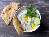 Envie d’un apéritif ultra frais ? Ce tzatziki maison va vous transporter en Grèce