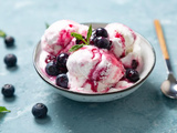 Envie d’un dessert léger ? Testez cette recette de glace au yaourt sans sorbetière (succès garanti)
