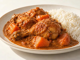 Mafé au poulet : 65 minutes pour une sauce d’arachide onctueuse et équilibrée
