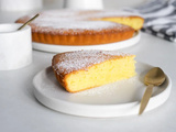 Moelleux, parfumé, inratable : le secret de ce gâteau au yaourt bluffe tous les invités