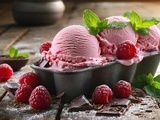 Simple et express : cette glace framboise sans sorbetière qui fait un carton cet été