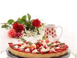 Bonne fête des mamans avec une jolie tarte aux fraises et framboises crème pâtissière à la menthe