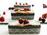 Cake  sensationnel  au chocolat blanc et aux fruits rouges