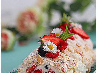 Gâteau meringué roulé/ fruits rouges, chantilly.....et le nom du gagnant pour les 2 entrées  Foire expo  Nancy