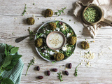 Boulettes de pois cassés, feta, olives