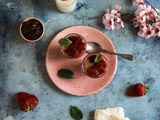 Crèmes dessert aux fraises et confiture