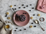 Glace banane et myrtilles