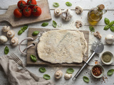 Pâte à pizza rectangulaire aux herbes