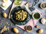 Salade tiède de pommes de terre et courgettes rôties