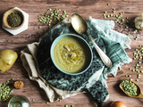 Soupe crémeuse de pois cassés au lait de coco