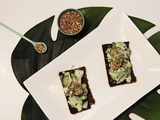 Toasts au concombre et pickles
