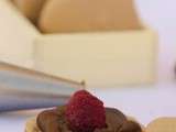 Macarons chocolat coeur framboises