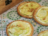 Pizzettes courgettes/ricotta/parmesan et pignons de pin