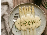 Asperges blanches sauce hollandaise : le secret pour ne plus jamais rater votre émulsion