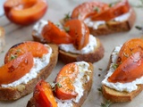 Crostinis ricotta aux abricots rôtis au thym, balsamique