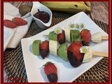 Brochettes de fruits et sauce au chocolat