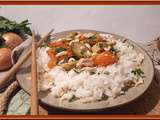 Curry rouge de légumes, cacahuètes et riz basmati