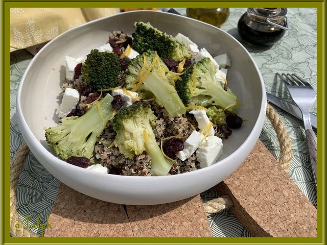 Recette pour Bowl de quinoa au chou-fleur rôti, salade de chou rouge et  feta