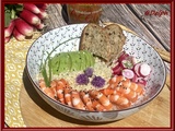 Salade de crevettes, avocat, radis et pâtes plomb