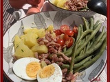 Salade gourmande de pommes de terre, haricots verts, œuf et lardons