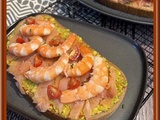 Tartines à l’avocat, saumon fumé et crevettes