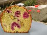 Cake sans gluten à la pistache et aux framboises