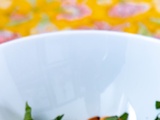Pâtes sauce aux poivrons jaunes, feta, basilic et amandes