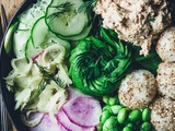 Sushi bowl au thon piquant et aux légumes