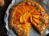 Tarte rustique au butternut, fromage de chèvre et dattes