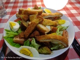 Salade Caesar au poulet croustillant pour le Défi Cuisine: repas à l'extérieur