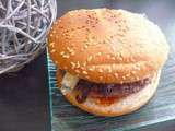 Hamburger boeuf, confit d'échalotes et bleu d'auvergne