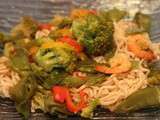 Wok de crevettes aux légumes, nouilles chinoises