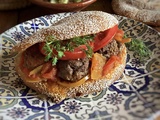 Burger oriental au pain d’orge et kefta de Mina Graibis