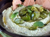 Mezzé de fèves fraîches et chips de maïs
