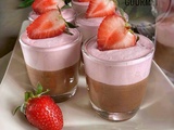 Verrines de mousses au chocolat et aux fraises