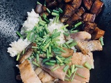 Donburi aux aubergines à l’ail noir et harengs fumés