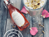 Lait d’amande glacé à la rose et à la cardamone