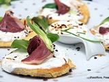Blinis maison / au magret de canard fumé sous son lit de neige