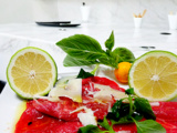 Carpaccio de boeuf - huile d'olive / citron/basilic/yuzu / parmesan