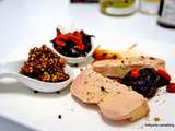 Foie gras d'oie avec une compotine de fruits secs et un confit d'oignons
