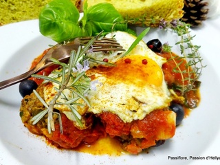 Kefta ou boulettes de viande en sauce tomate/poivrons/oeufs