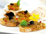 Pain grillé pesto basilic tomates ail huile d'olive