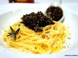 Pâtes à l'ail, olives noires, huile d'olive, anchois - recette provençale